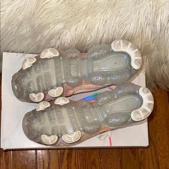 Nike Pink and White Sneakers with Flyknit and VaporMax Sole - Picture 5 of 5